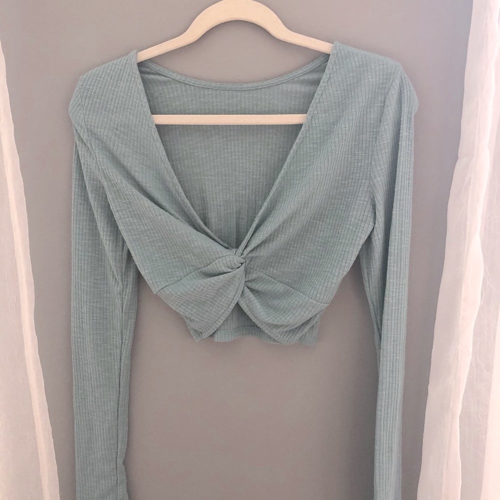 Knotted Long Sleeve Crop Top